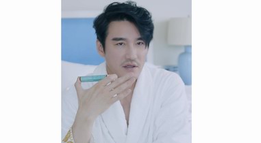 get起這款赫熙翡翠管細(xì)胞飲，50多歲還能和胡兵一樣披荊斬棘！