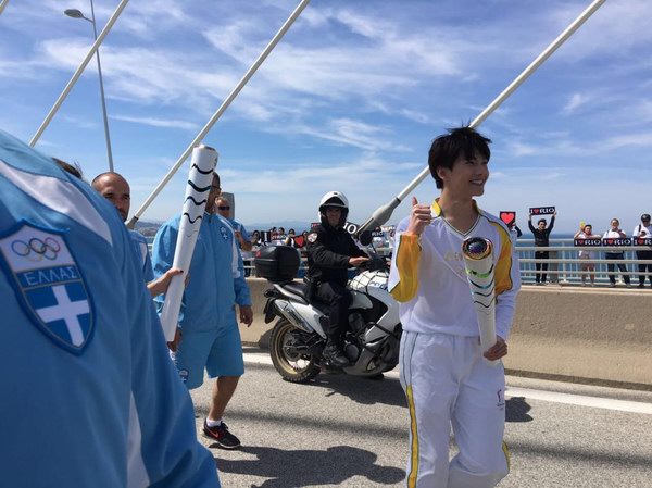 銳澳RIO代言人楊洋和郭采潔成里約奧運火炬傳遞首對中國火炬手