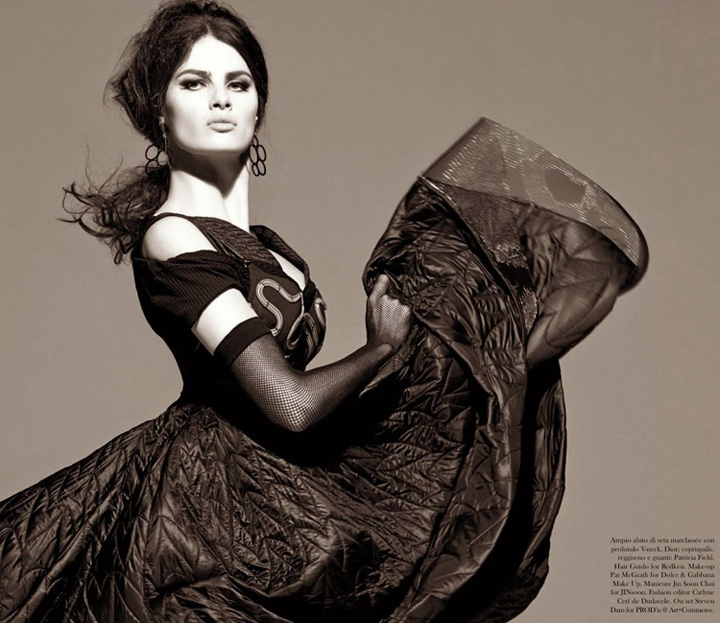 Isabeli Fontana《Vogue》意大利版2014年8月號(hào)