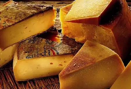 盤點(diǎn)全世界最好吃的10種奶酪（配吃法） 
