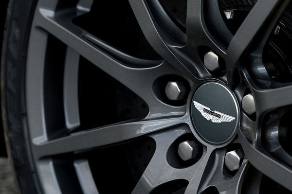阿斯頓·馬丁發布新款V12 Vantage S官圖