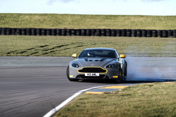 阿斯頓·馬丁發布新款V12 Vantage S官圖