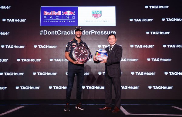 泰格豪雅攜手紅牛車隊引爆F1上海賽場