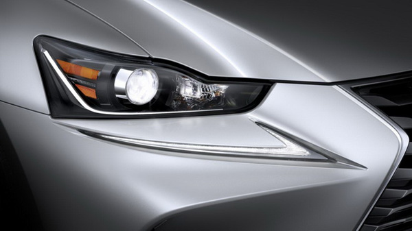 LEXUS IS亮相北京車展 全新外觀設(shè)計