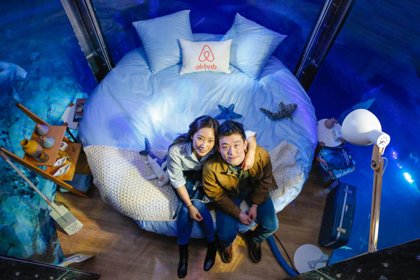 中國情侶入住Airbnb巴黎水族館，和鯊魚“共眠”