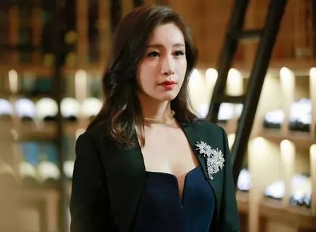 霸道女大佬安寧，這個70代女演員—秦海璐，火了！