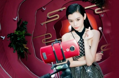 超模也種草！美圖T9“俘獲”奚夢瑤，時尚大片膚白腿長吸睛十足！