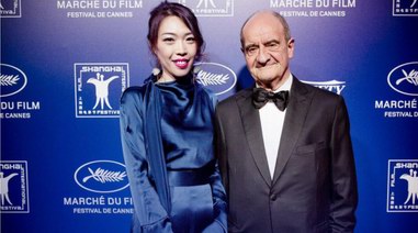 小包麻麻創始人孫靜亮相戛納紅毯，中國首位母嬰博主詮釋別樣東方之美！