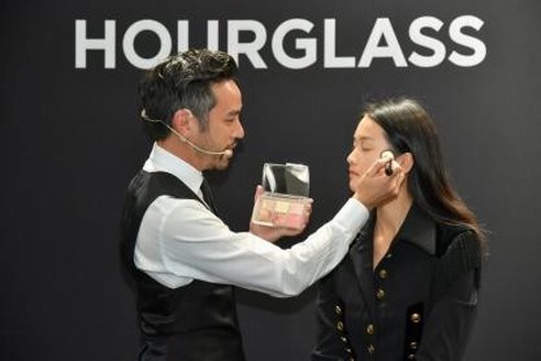親臨Hourglass秘境，探索高端美妝新定義