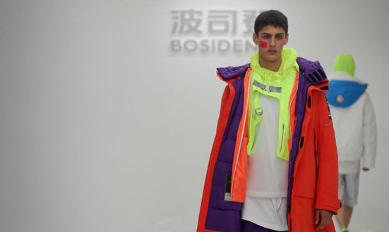 中國時尚為中國加油：波司登三億捐贈后，驚艷倫敦時裝周