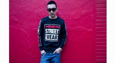 KANYE WEST巧出競(jìng)選周邊，靈感源自 VISION STREET WEAR