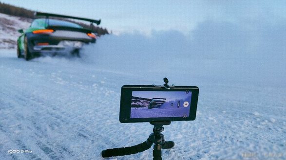 超能競速 全感操控 iQOO助力郭梓宸開創零下32°C極限冰雪駕駛挑戰