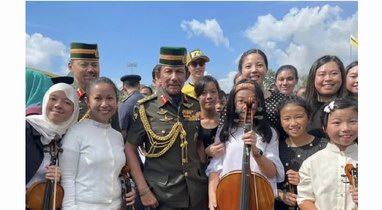 吳尊女兒NeiNei在文萊國王面前演奏大提琴，真的優秀！
