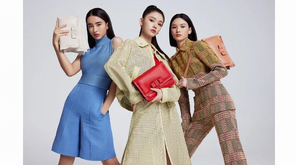 Ferragamo十年來首虧，百年奢侈品牌或?qū)①u身求存