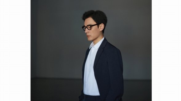 佛系暖爸李光潔，黑框光學鏡造型拍攝時尚大片