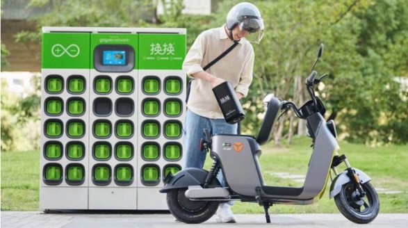 智換未來(lái)，雅迪換換以進(jìn)階科技致電米蘭，引領(lǐng)電動(dòng)出行新風(fēng)尚！