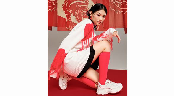 新年穿上百麗虎年限定系列，走親訪友方才“足”夠有型