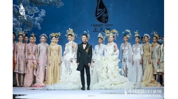 上久楷·邊惠中2023高級定制全新系列《無為》亮相中國國際時裝周，演繹宋錦詩意新國風