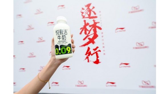 亮相李寧大秀，悅鮮活成為好喝的潮流icon
