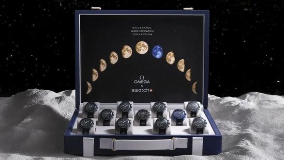 MoonSwatch第二幕整盒全套集結，歐米茄用金指針召喚光明