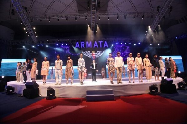 ARMATA中國區旗艦店開幕，亞曼答主題為“啟航”的2012 ARMATA魅力時尚秀