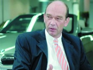 現任寶馬集團大中華區總裁兼首席執行官史登科博士）