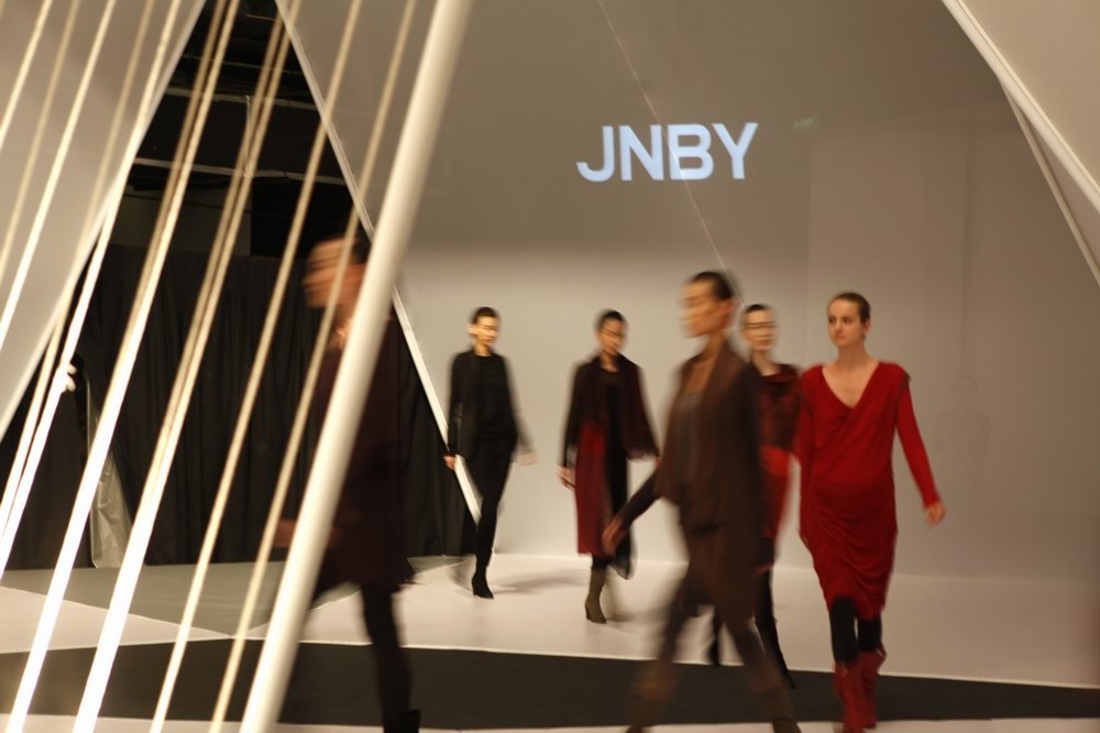 JNBY品牌“時間|意趣”18周年慶典主題活動暨JNBY品牌2012/13秋冬新款成衣發(fā)布會