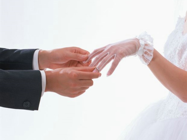 求婚大作戰：如何為她戴上求婚鉆戒