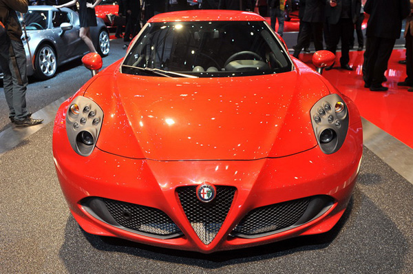 Alfa Romeo 4C 跑車量產版現身日內瓦車展