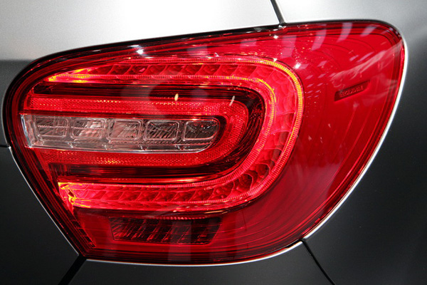 奔馳于日內瓦車展發表「A45 AMG」高性能掀背車