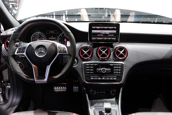 奔馳于日內瓦車展發表「A45 AMG」高性能掀背車